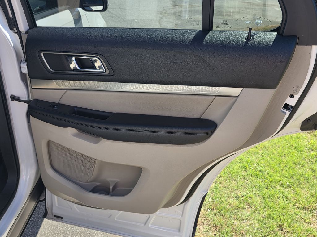 Photo 19 of this FORD EXPLORER