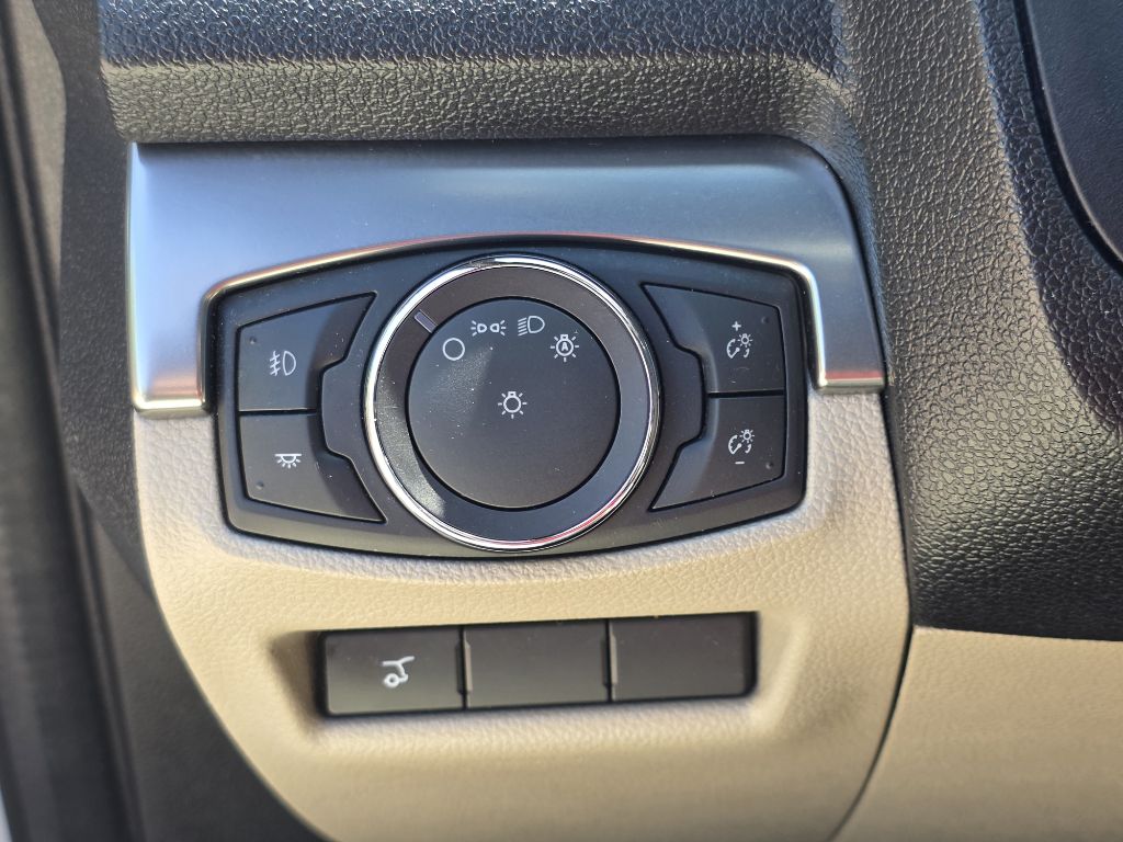 Photo 28 of this FORD EXPLORER