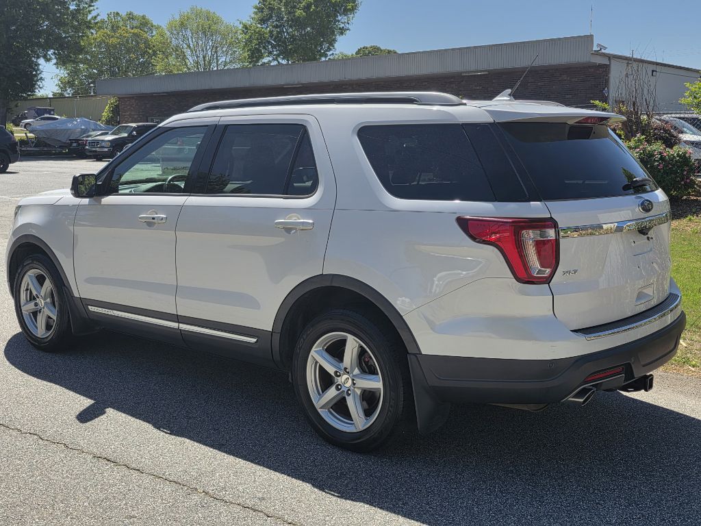 Photo 3 of this FORD EXPLORER