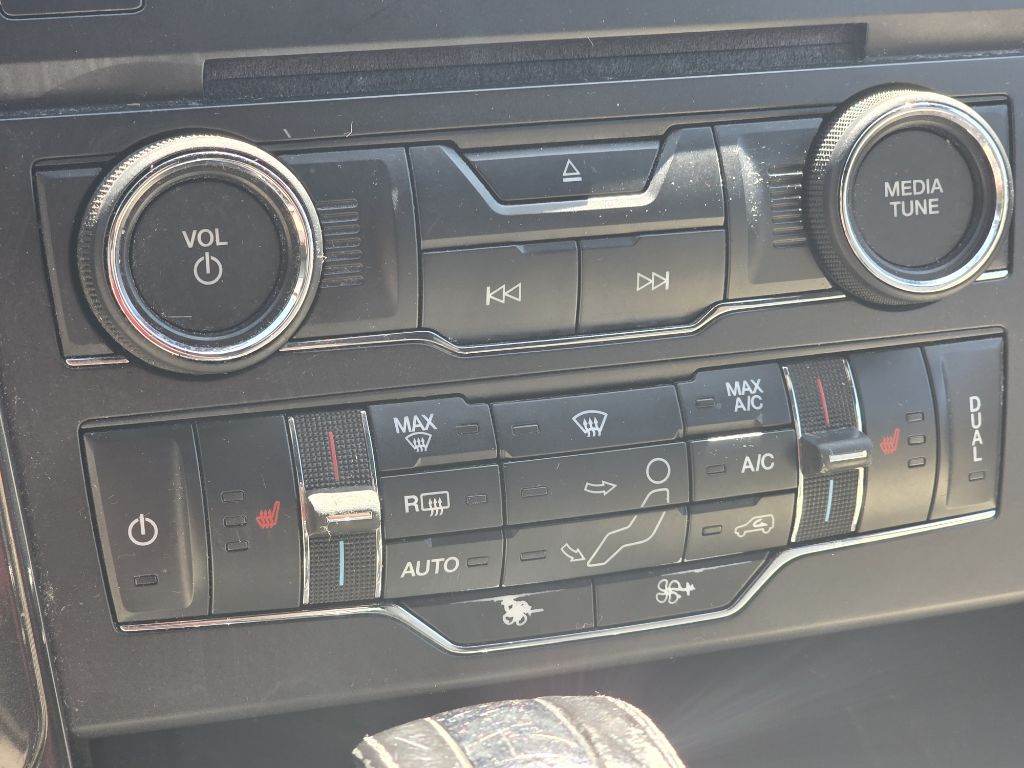 Photo 34 of this FORD EXPLORER