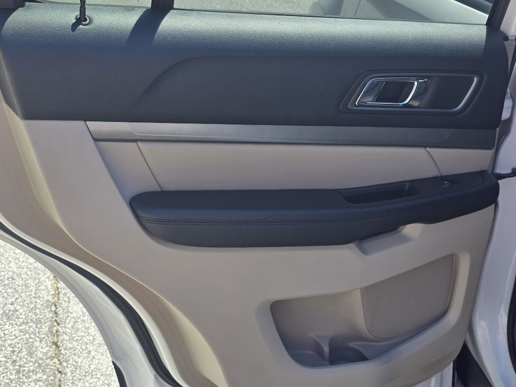 Photo 14 of this FORD EXPLORER