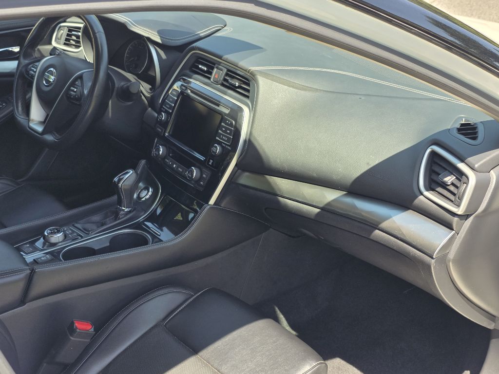 Photo 23 of this NISSAN MAXIMA