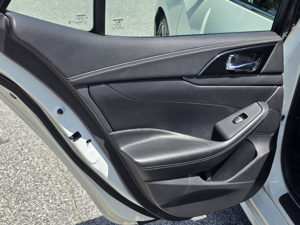 Photo 14 of this NISSAN MAXIMA