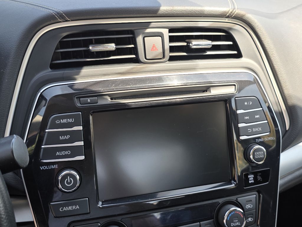 Photo 29 of this NISSAN MAXIMA