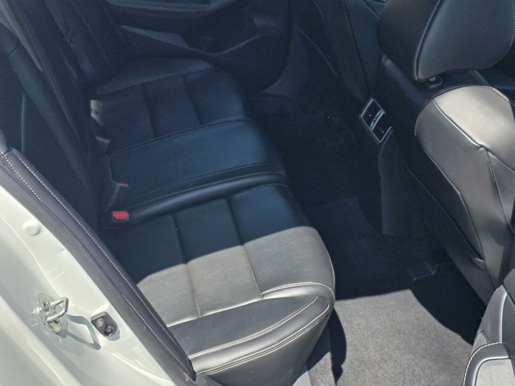 Photo 18 of this NISSAN MAXIMA