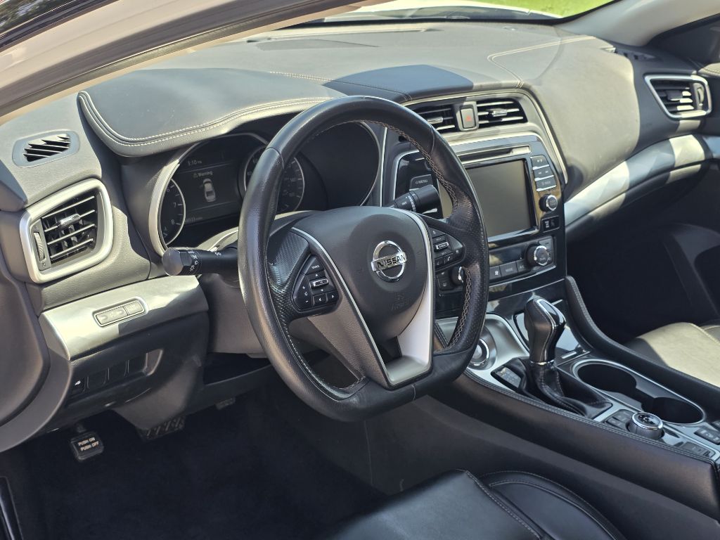Photo 13 of this NISSAN MAXIMA
