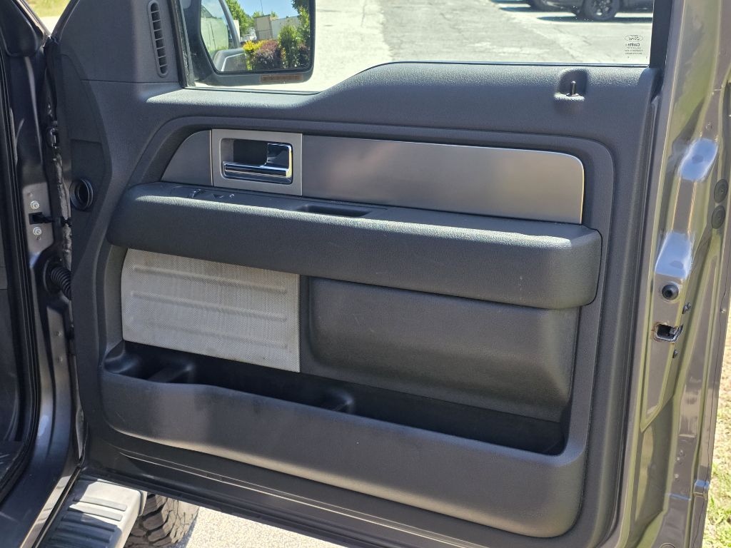Photo 21 of this FORD F150
