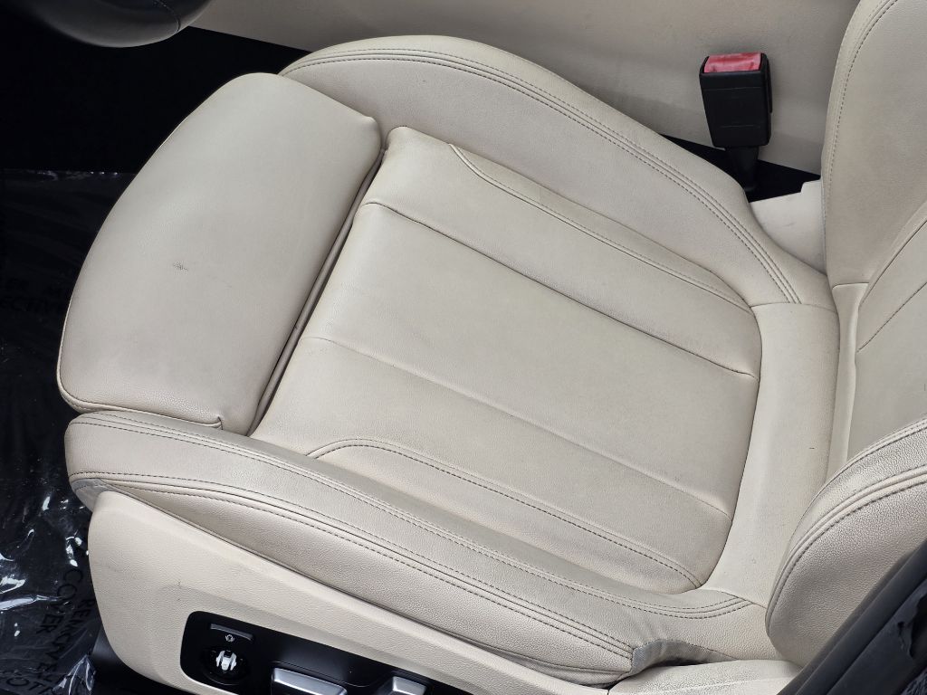 Photo 12 of this BMW 330I