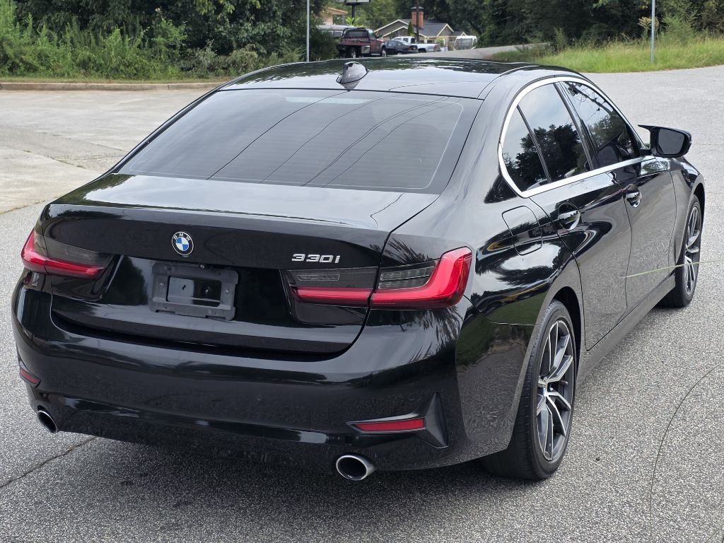 Photo 5 of this BMW 330I