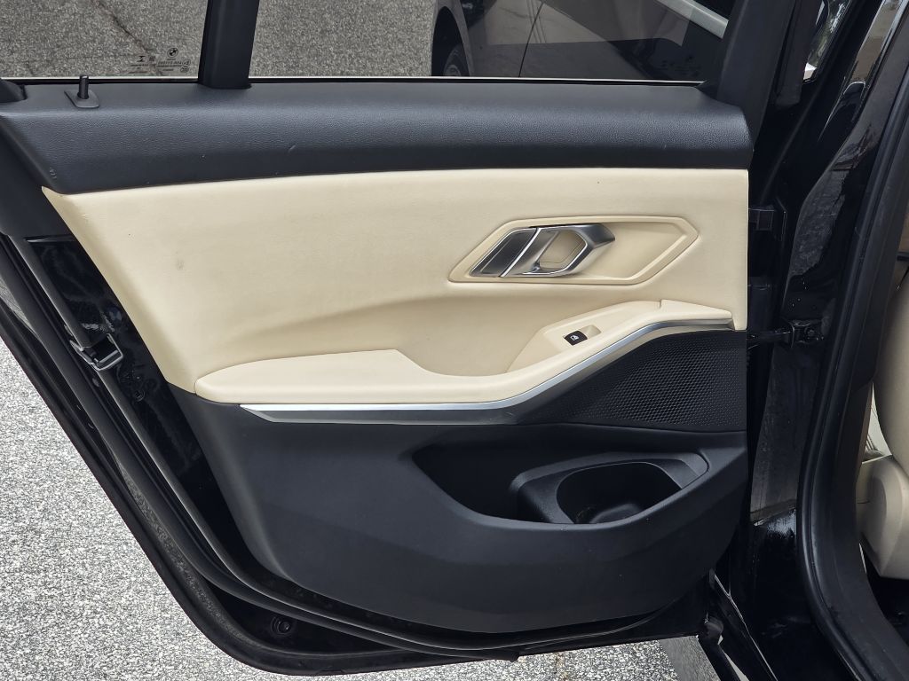 Photo 15 of this BMW 330I