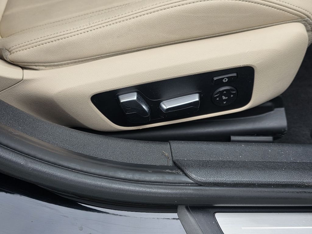 Photo 22 of this BMW 330I