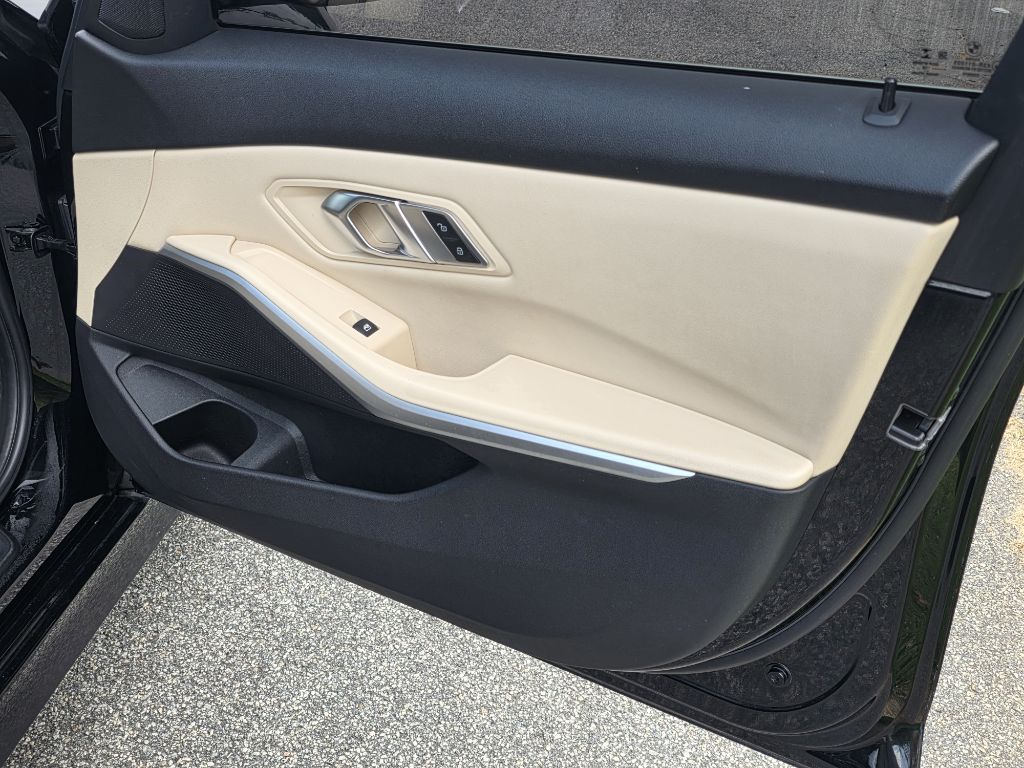 Photo 21 of this BMW 330I