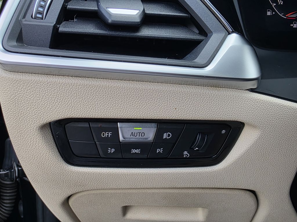 Photo 26 of this BMW 330I