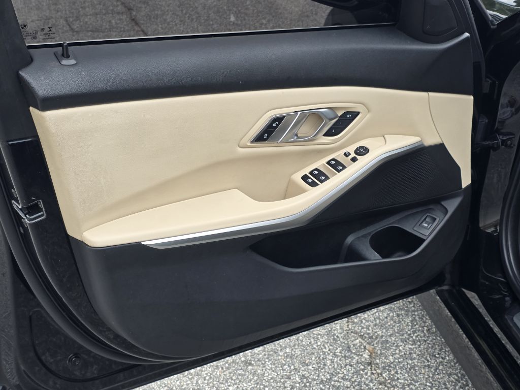 Photo 9 of this BMW 330I