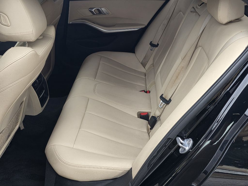 Photo 16 of this BMW 330I