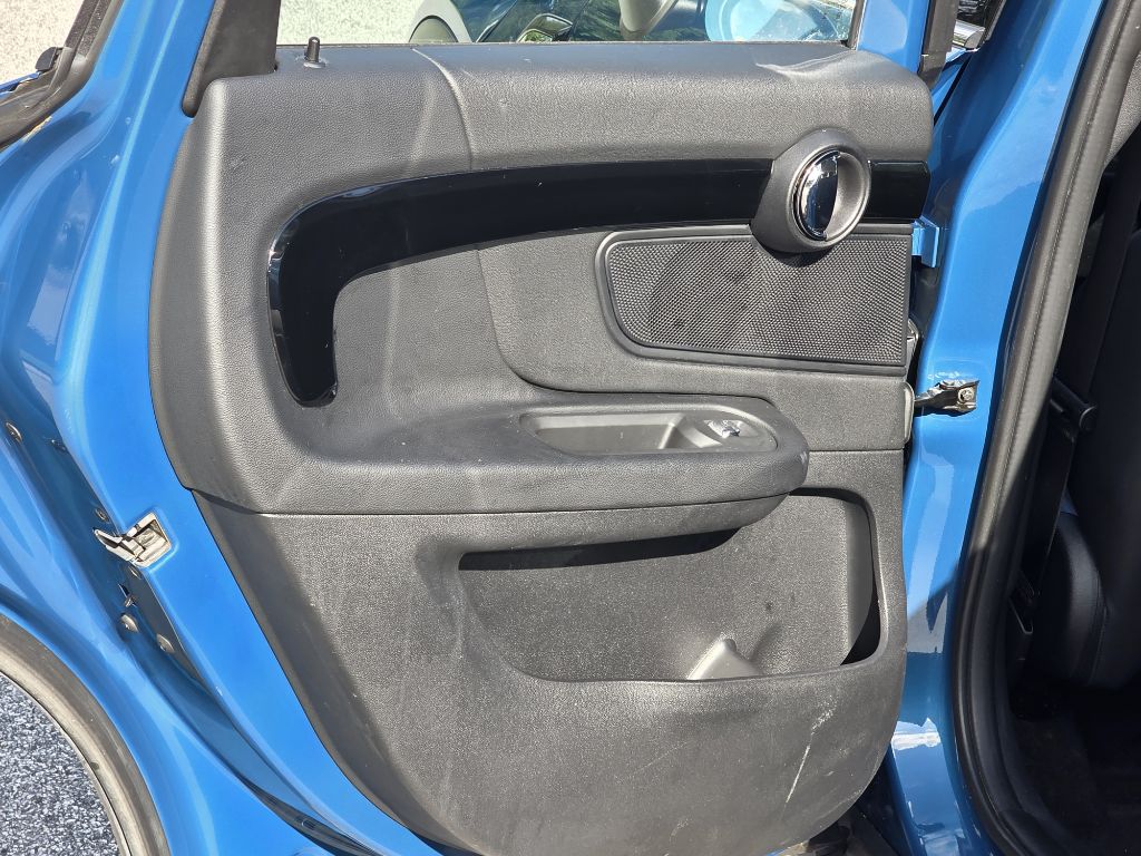 Photo 14 of this MINI COOPER