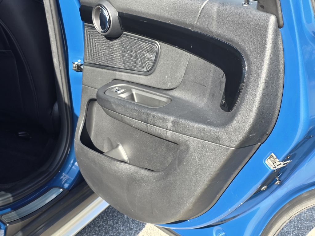 Photo 17 of this MINI COOPER