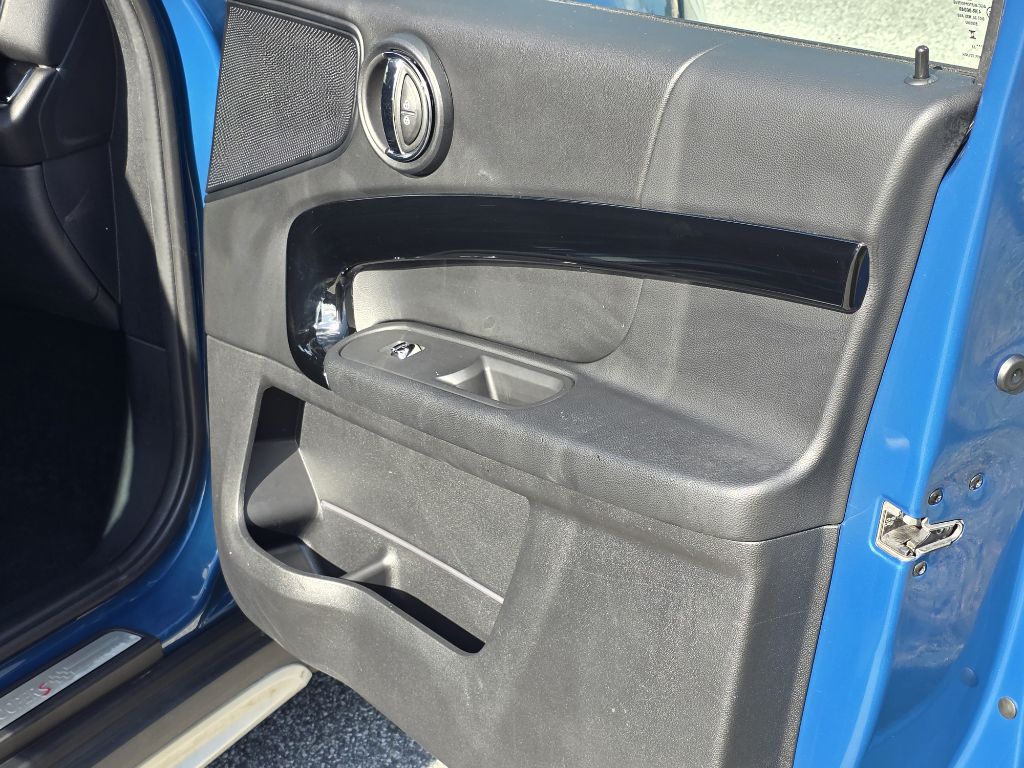 Photo 20 of this MINI COOPER