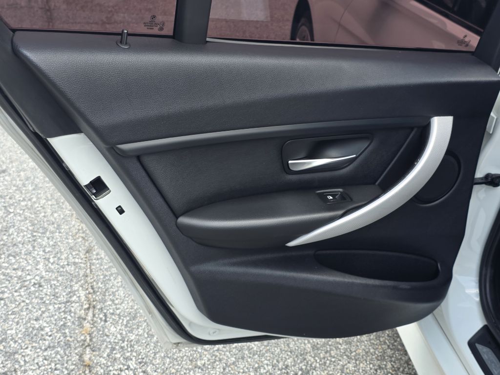 Photo 15 of this BMW 335
