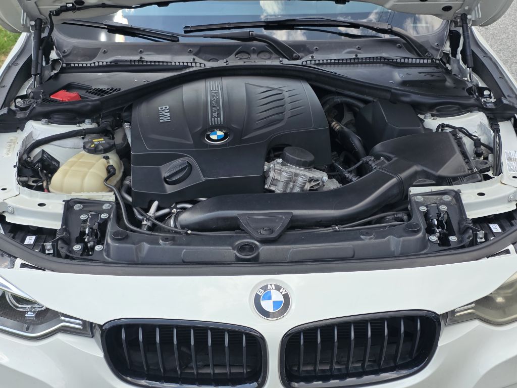 Photo 25 of this BMW 335