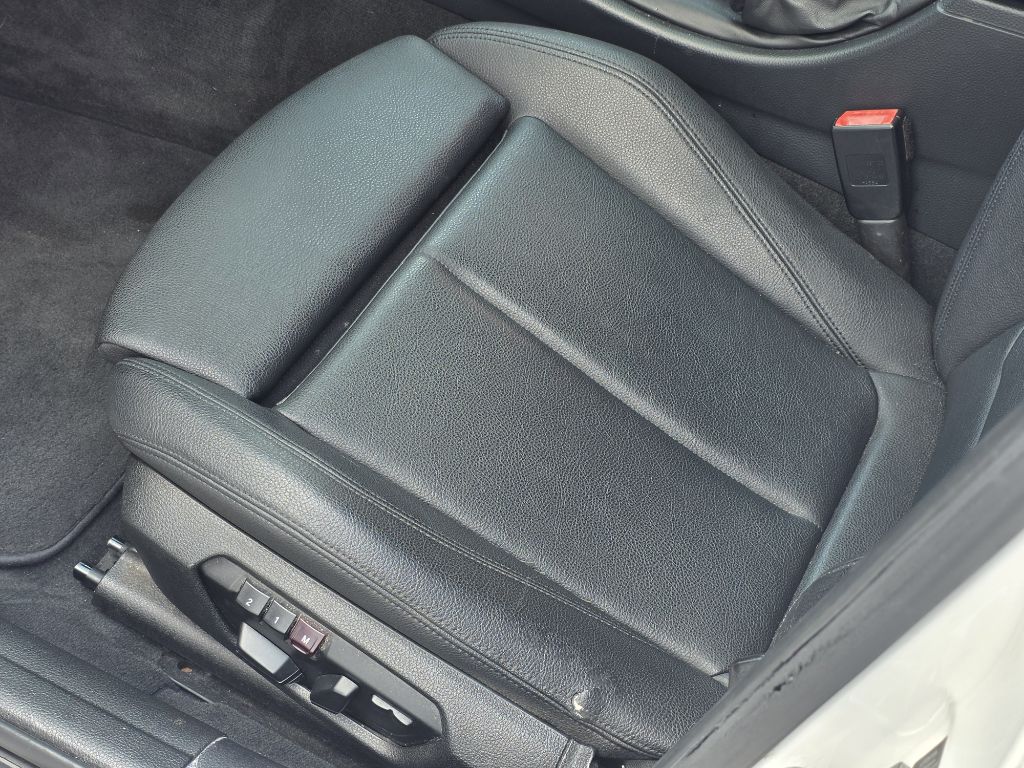 Photo 12 of this BMW 335