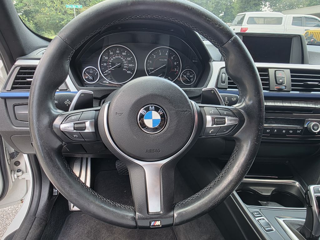 Photo 27 of this BMW 335