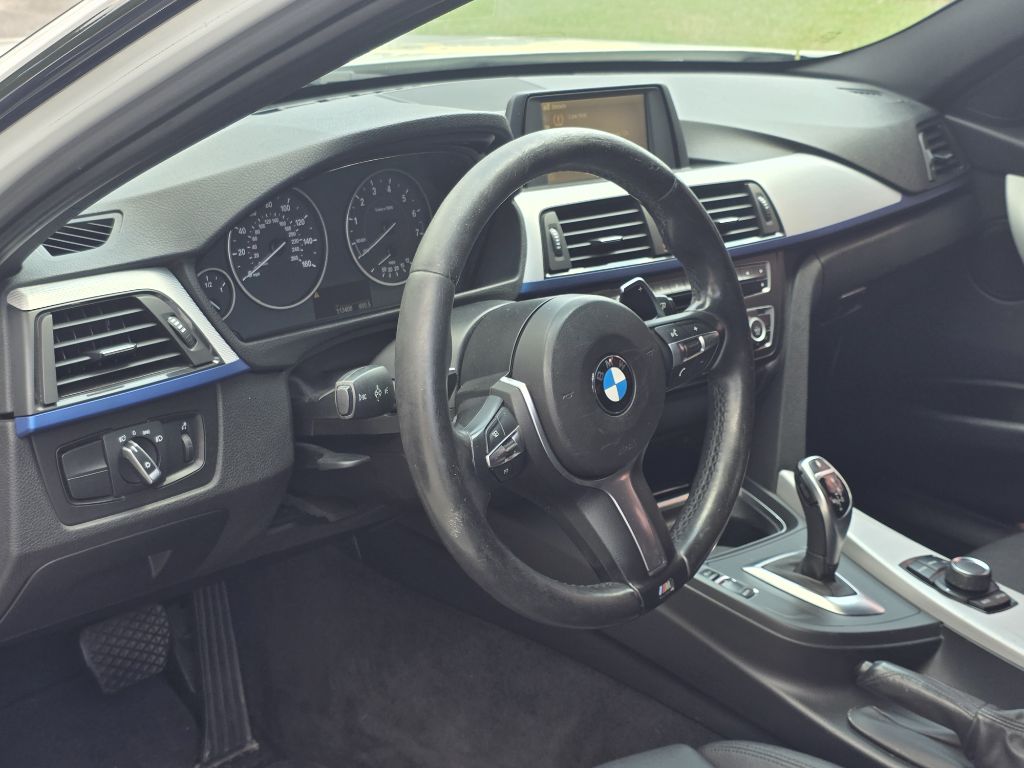 Photo 13 of this BMW 335