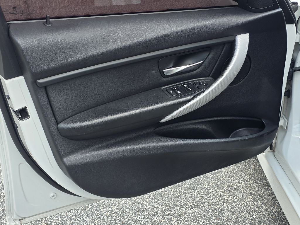 Photo 9 of this BMW 335