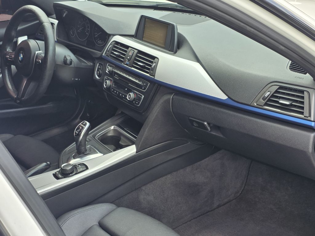 Photo 24 of this BMW 335