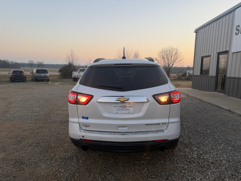Photo 4 of this CHEVROLET TRAVERSE