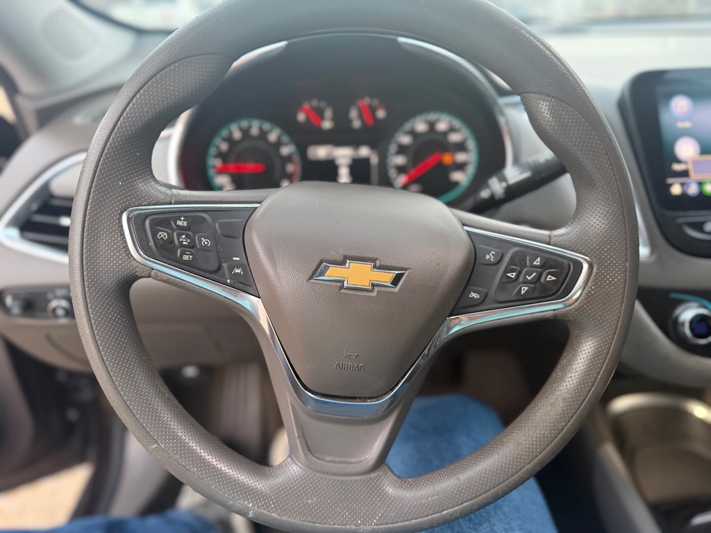 Photo 9 of this CHEVROLET MALIBU
