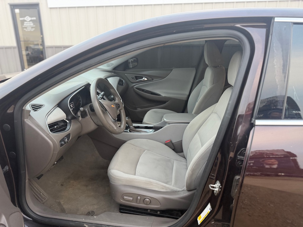Photo 6 of this CHEVROLET MALIBU