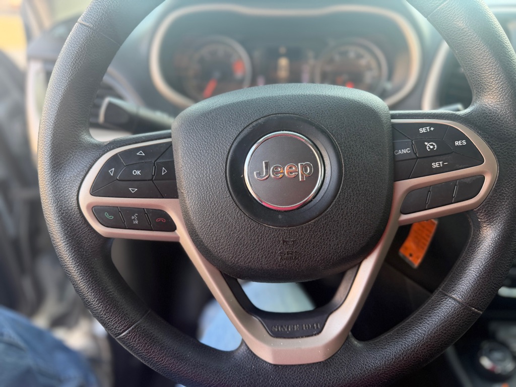Photo 10 of this JEEP CHEROKEE