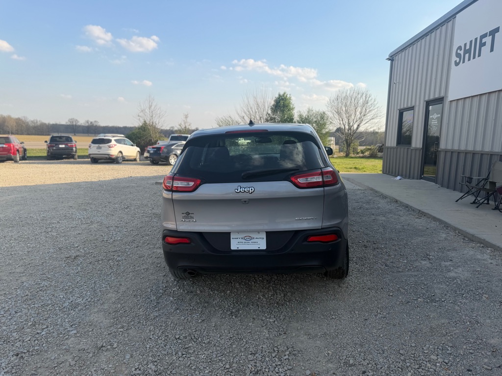 Photo 4 of this JEEP CHEROKEE