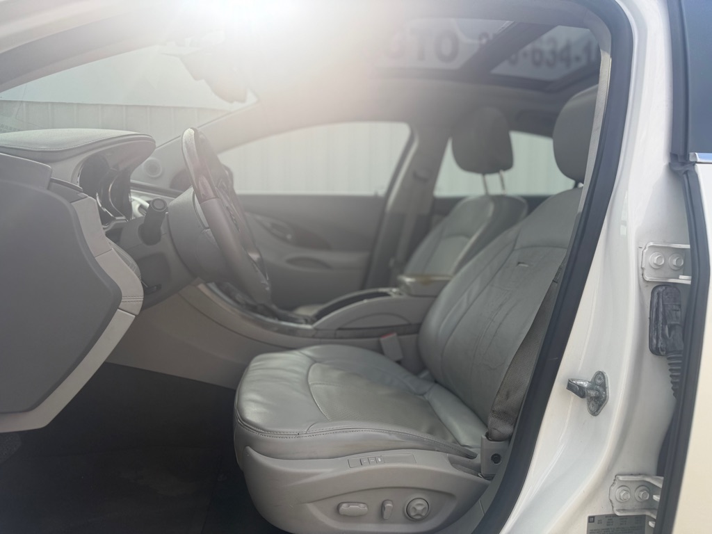 Photo 6 of this BUICK LACROSSE