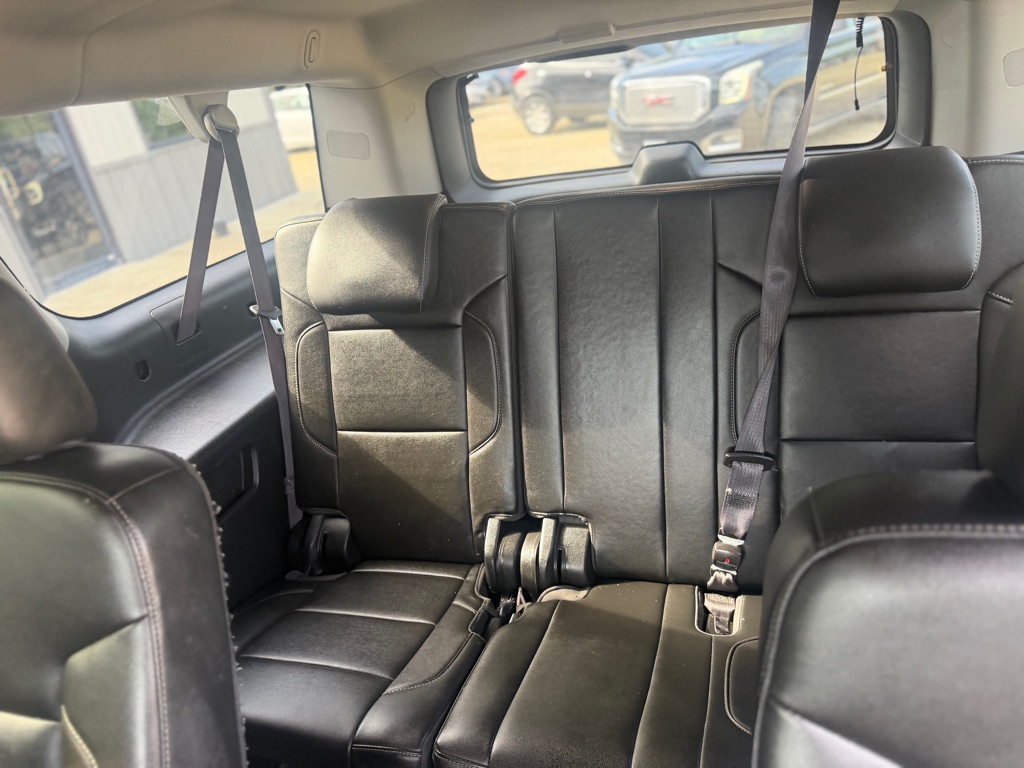 Photo 5 of this CHEVROLET SUBURBAN