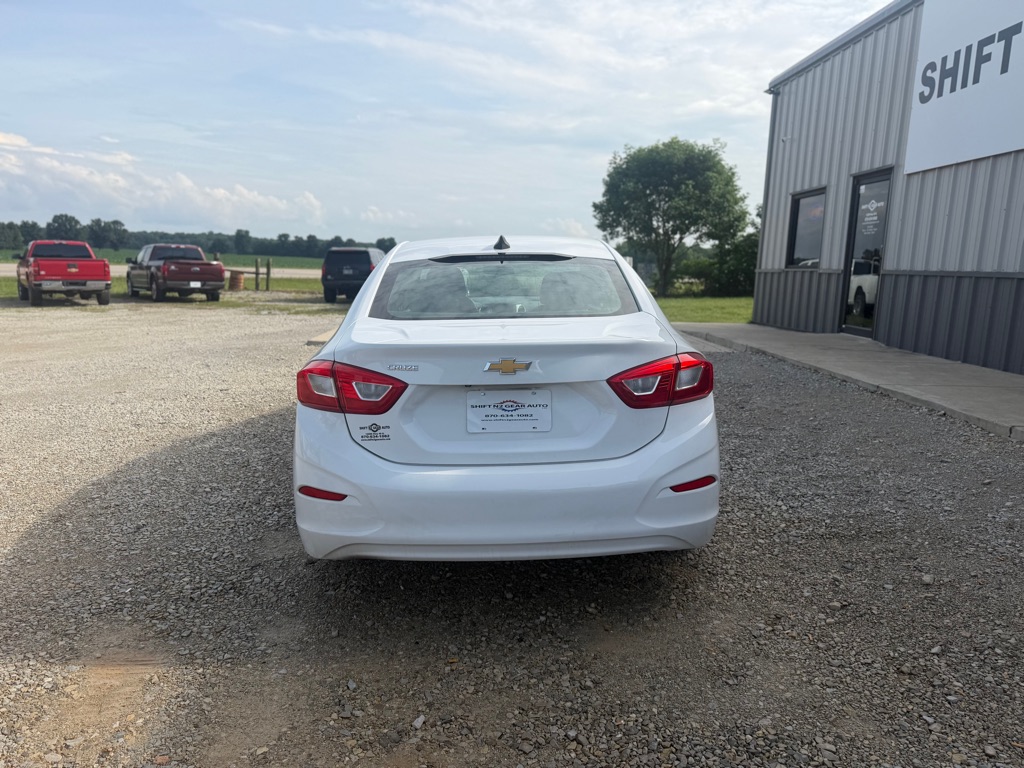 Photo 4 of this CHEVROLET CRUZE