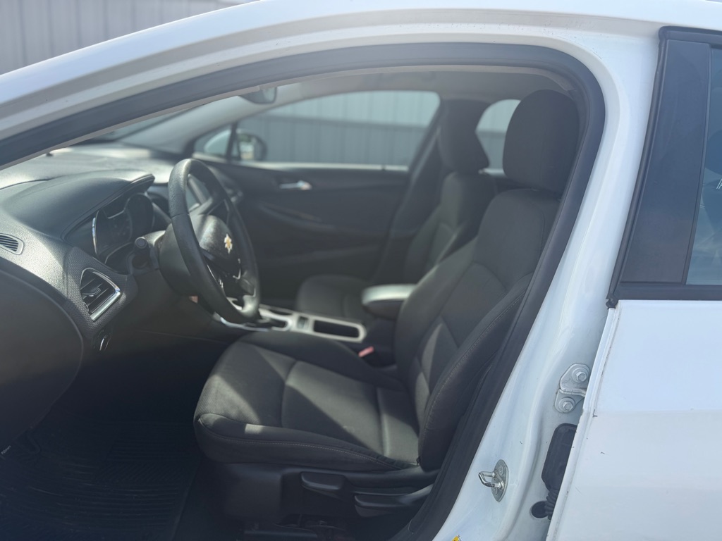 Photo 6 of this CHEVROLET CRUZE