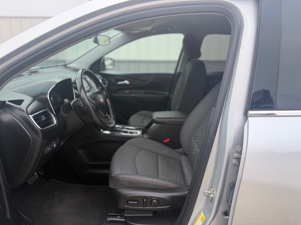 Photo 6 of this CHEVROLET EQUINOX