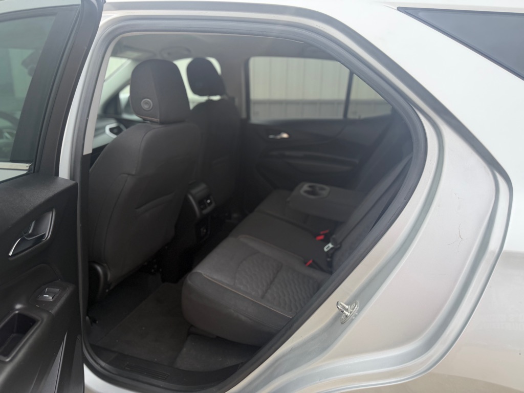 Photo 5 of this CHEVROLET EQUINOX