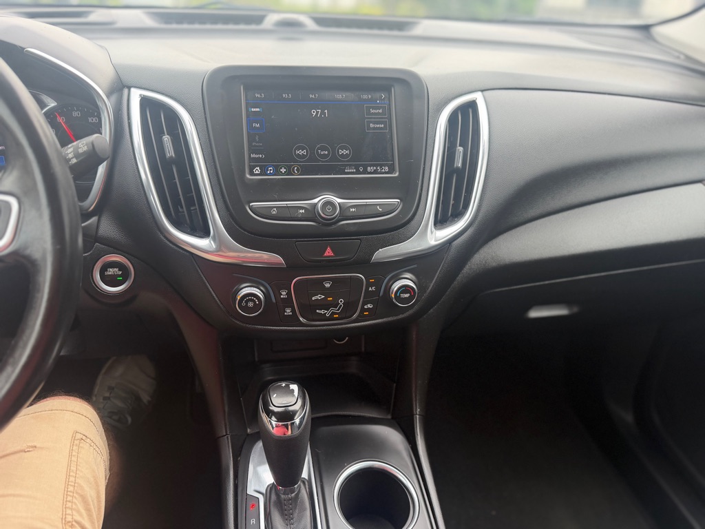 Photo 7 of this CHEVROLET EQUINOX