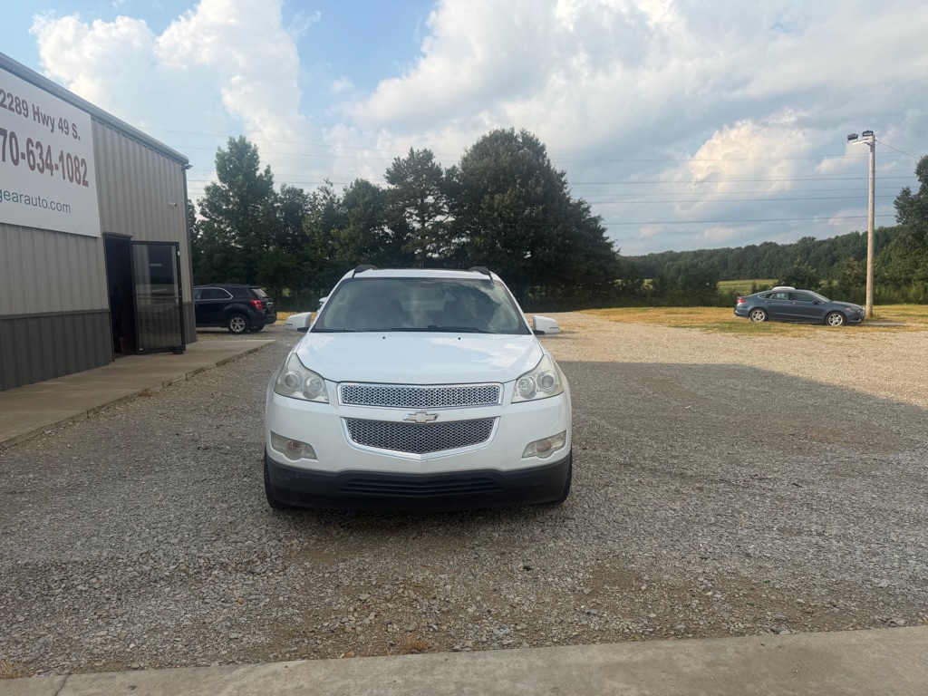 Photo 2 of this CHEVROLET TRAVERSE