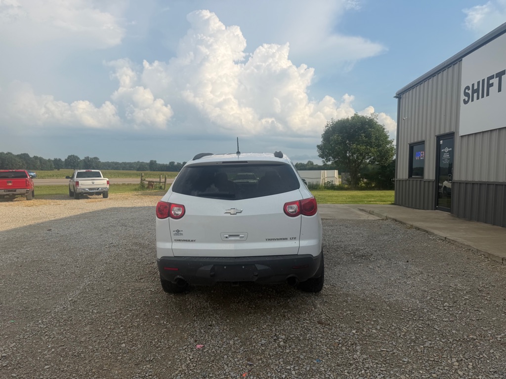 Photo 4 of this CHEVROLET TRAVERSE