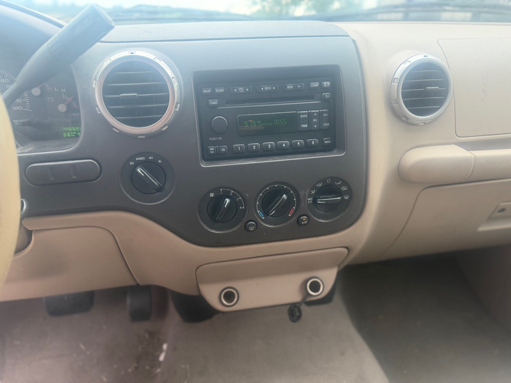 Photo 8 of this FORD EXPEDITION