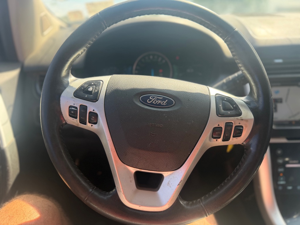 Photo 9 of this FORD EDGE