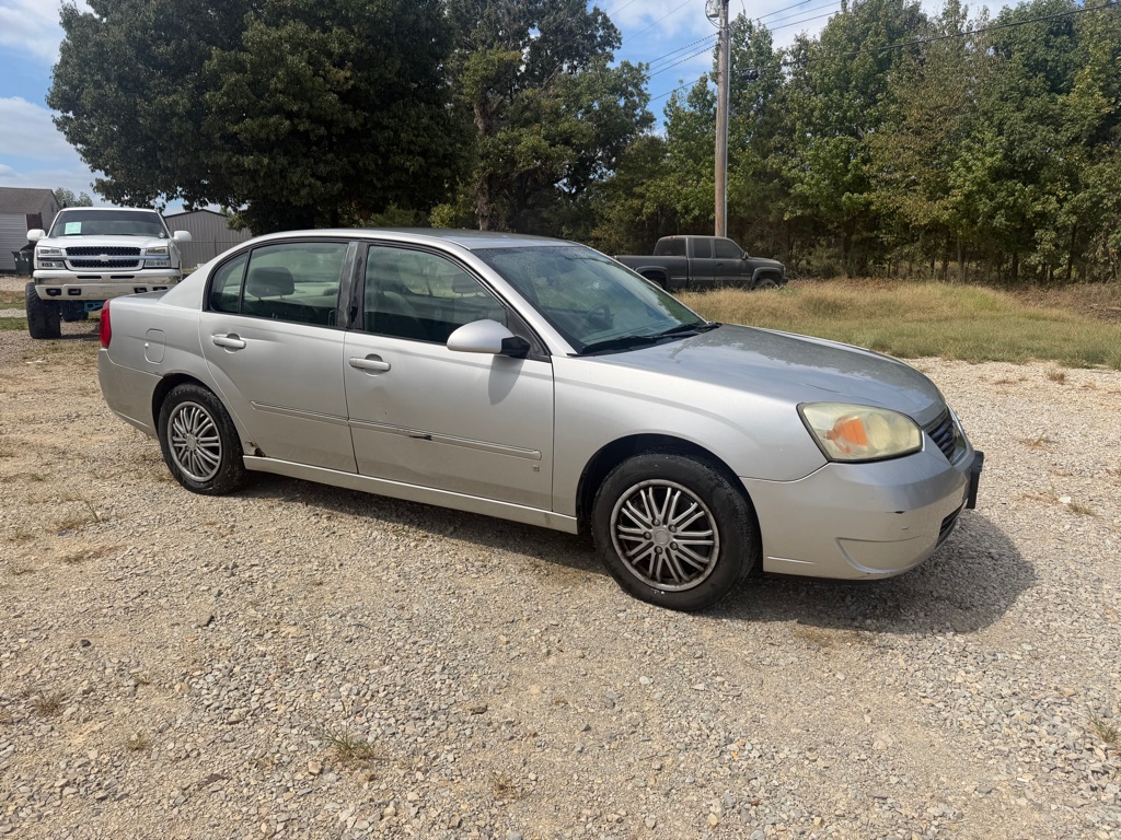 Photo 3 of this CHEVROLET MALIBU