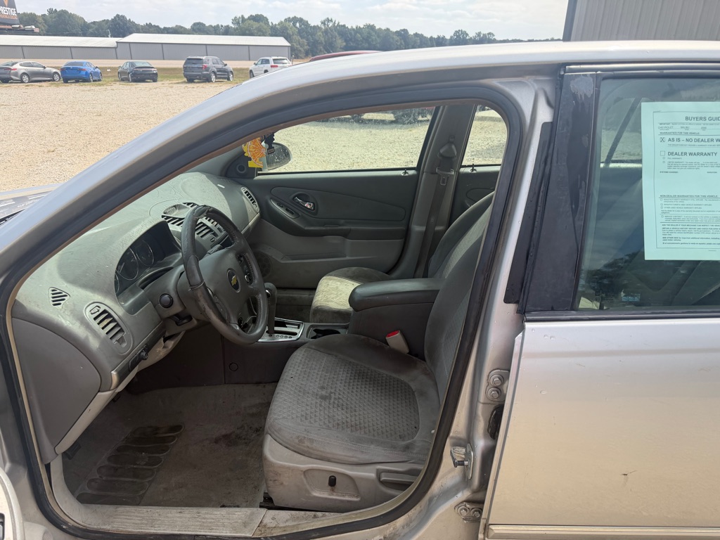 Photo 6 of this CHEVROLET MALIBU