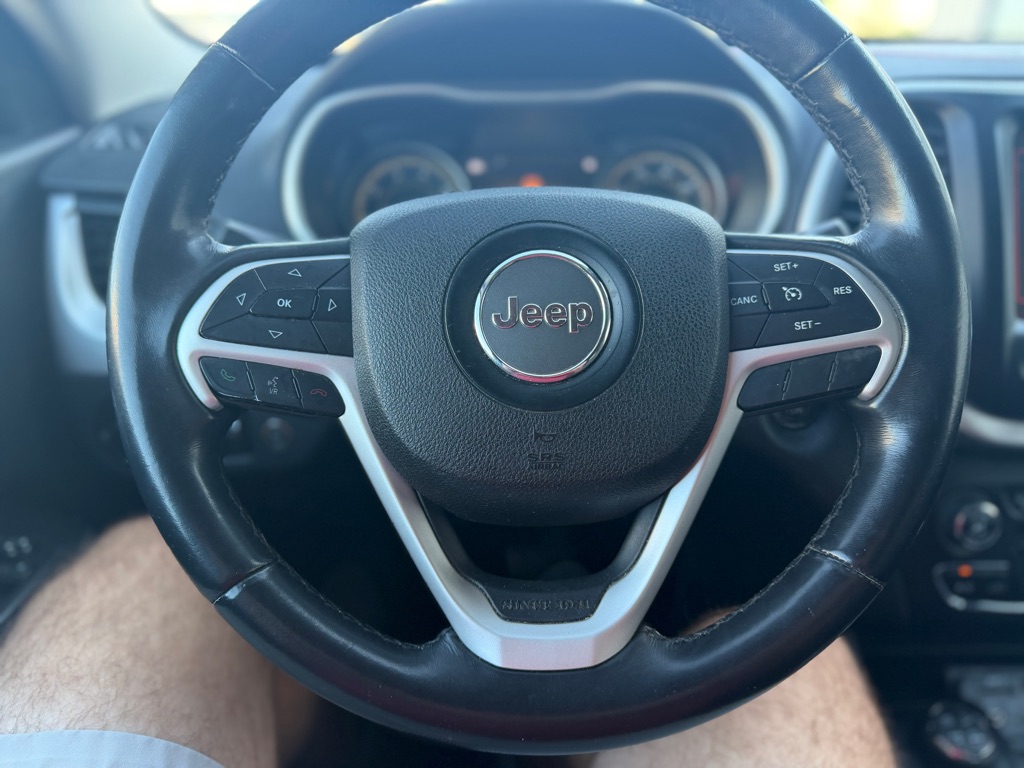 Photo 9 of this JEEP CHEROKEE