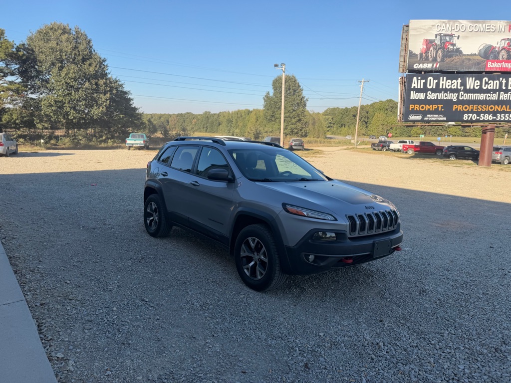 Photo 3 of this JEEP CHEROKEE