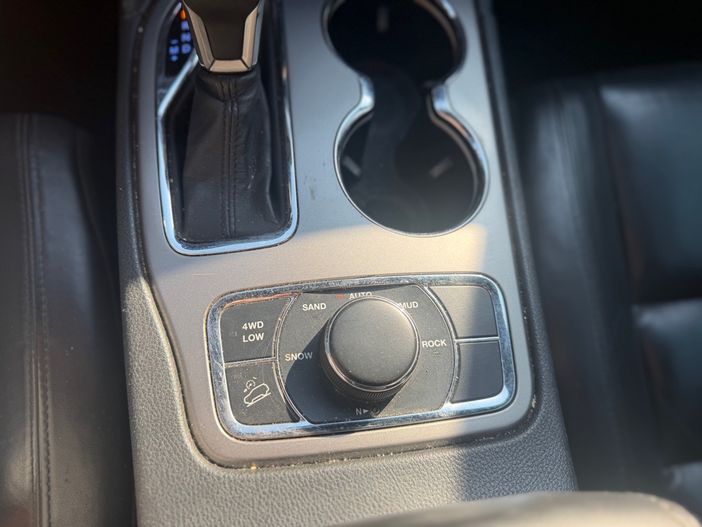 Photo 10 of this JEEP GRAND CHEROKEE